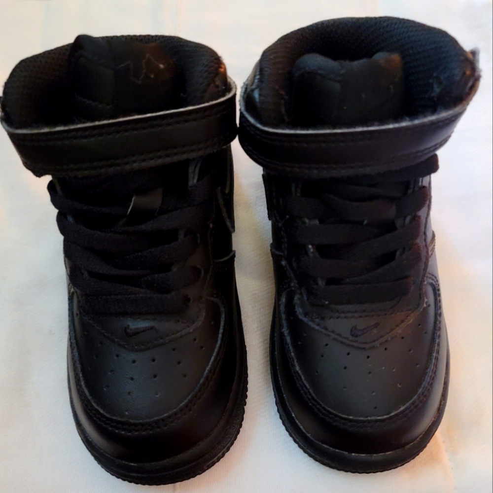 EUC. Nike Air Force 1, black, size 7c.